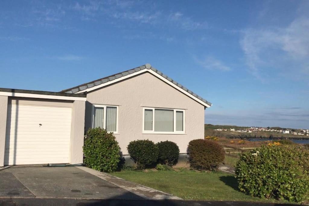 Coastal Bungalow, Sleeps 5 And Ideal For Walkers Amlwch Esterno foto